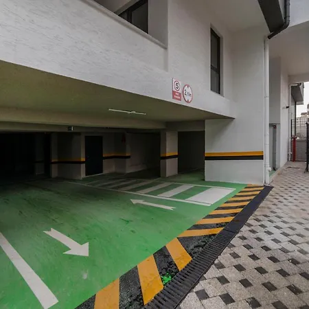 Lovely 3 Bdrm Apartment Close To Everything *