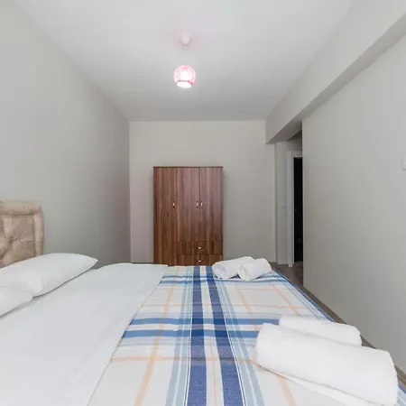 Apartment Lovely 3 Bdrm Apartment Close To Everything *