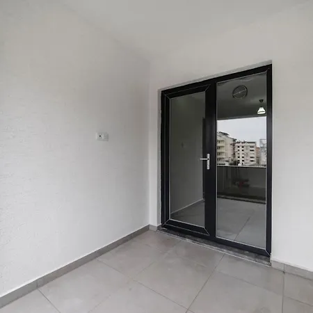 Lovely 3 Bdrm Apartment Close To Everything Apartment