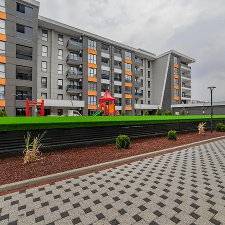 Lovely 3 Bdrm Apartment Close To Everything Apartment *